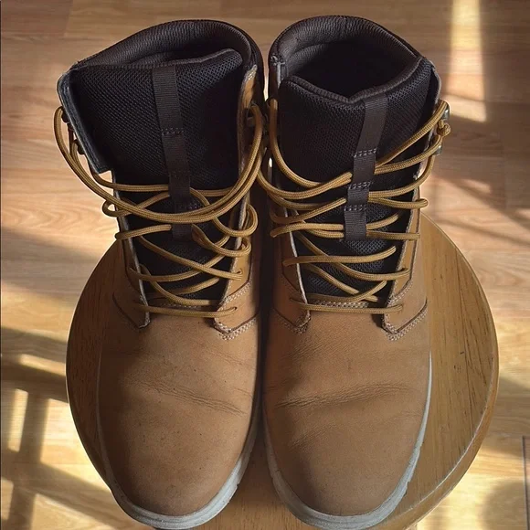 Timberland Tan and Black Rugged Boots New MEN main image 3